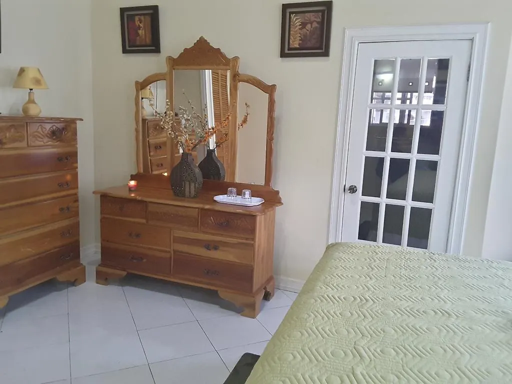 Cazwin Villas Montego Bay 3*,