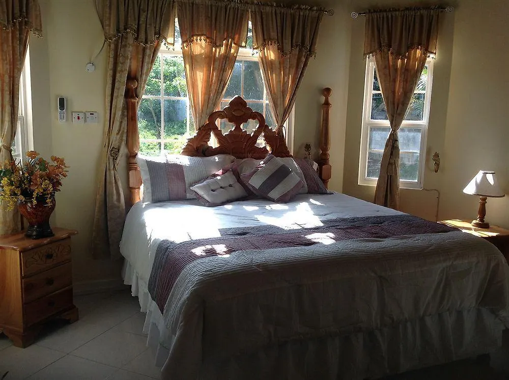 Cazwin Villas Montego Bay 3*,