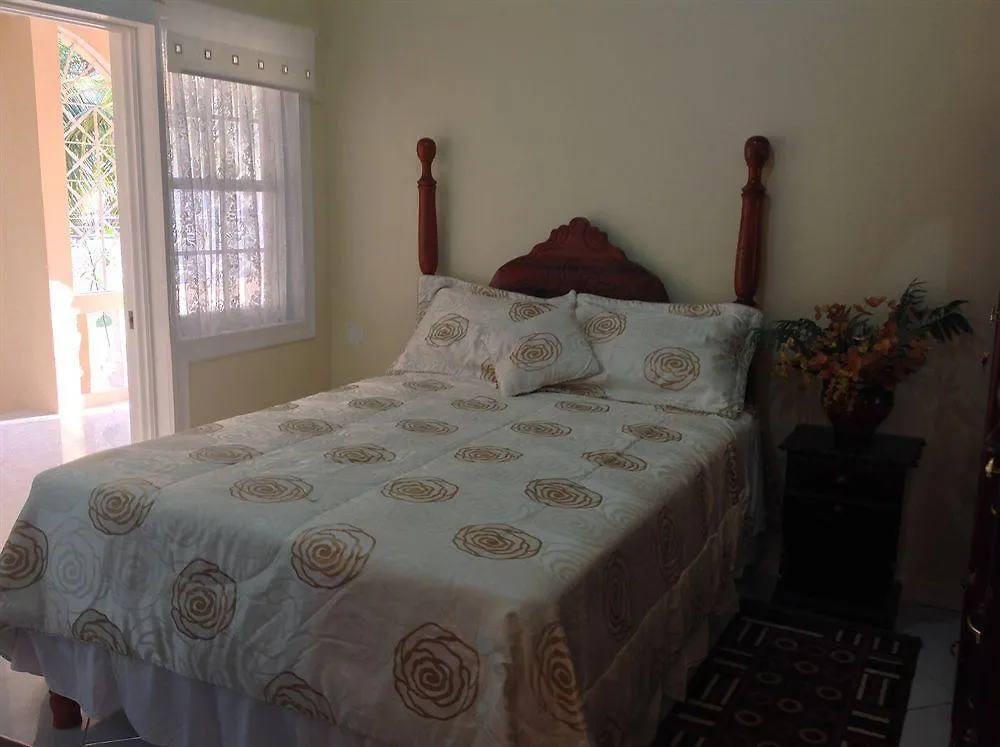 Cazwin Villas Montego Bay Konukevi